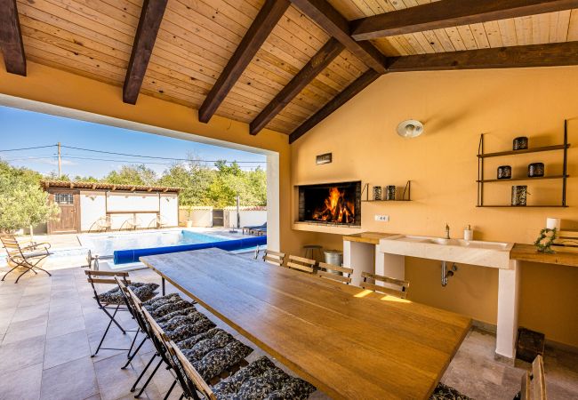 Villa in Sveti Kirin - Villa Cirka in Central Istria for 12+2 persons with a 36 m2 heated pool, gaming & activities for kids and adults Villa in Sveti Kirin - Villa Cirka in Central Istria for 12+2 persons with a 36 m2 heated pool, gaming & activities for kids and adults