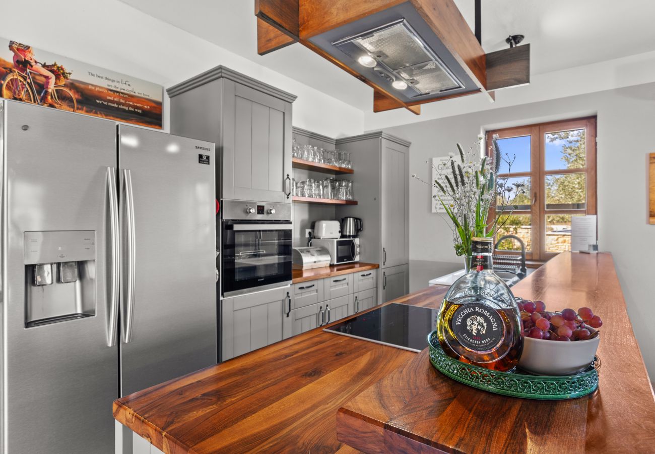 Villa in Sveti Kirin - Villa Cirka in Central Istria for 12+2 persons with a 36 m2 heated pool, gaming & activities for kids and adults