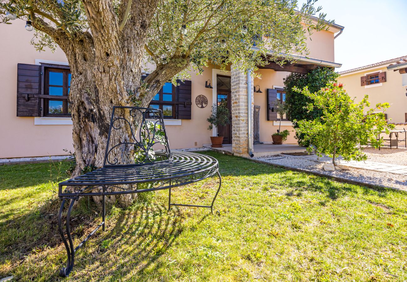 Villa in Sveti Kirin - Villa Cirka in Central Istria for 12+2 persons with a 36 m2 heated pool, gaming & activities for kids and adults