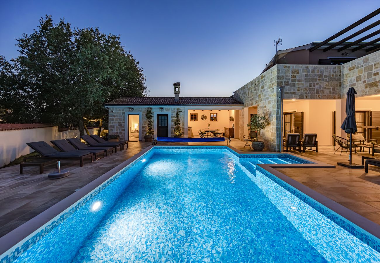 Villa in Sveti Kirin - Villa Cirka in Central Istria for 12+2 persons with a 36 m2 heated pool, gaming & activities for kids and adults