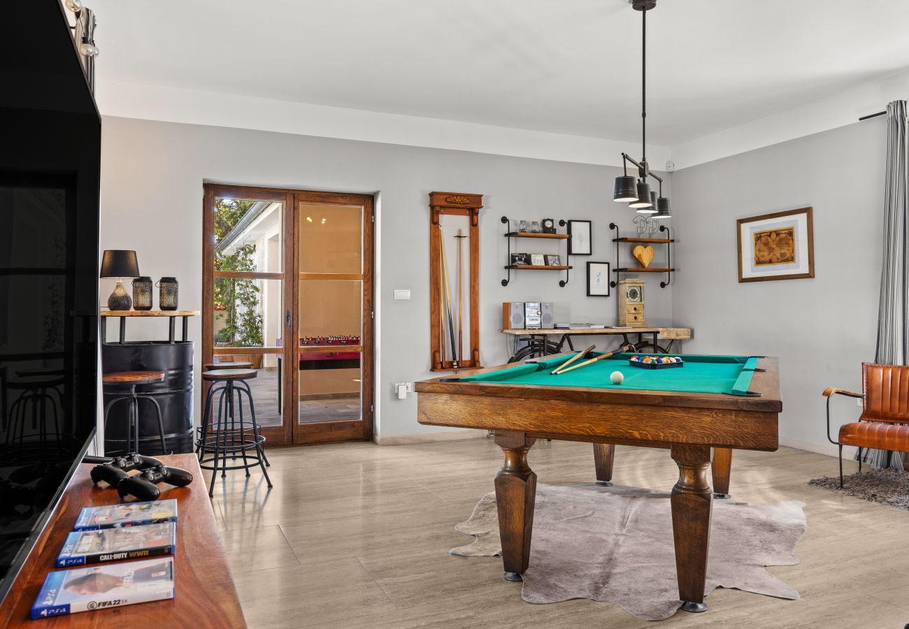 Villa in Sveti Kirin - Villa Cirka in Central Istria for 12+2 persons with a 36 m2 heated pool, gaming & activities for kids and adults