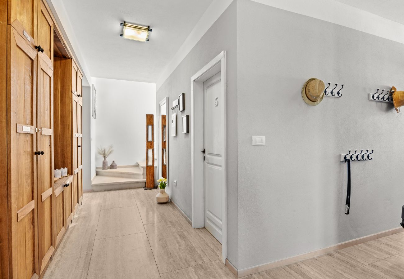 Villa in Sveti Kirin - Villa Cirka in Central Istria for 12+2 persons with a 36 m2 heated pool, gaming & activities for kids and adults