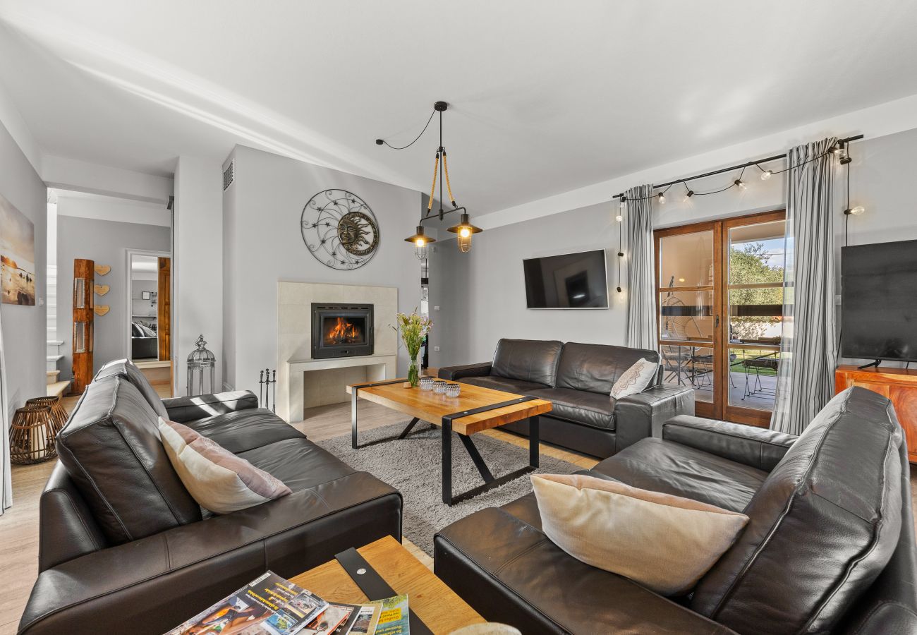 Villa in Sveti Kirin - Villa Cirka in Central Istria for 12+2 persons with a 36 m2 heated pool, gaming & activities for kids and adults