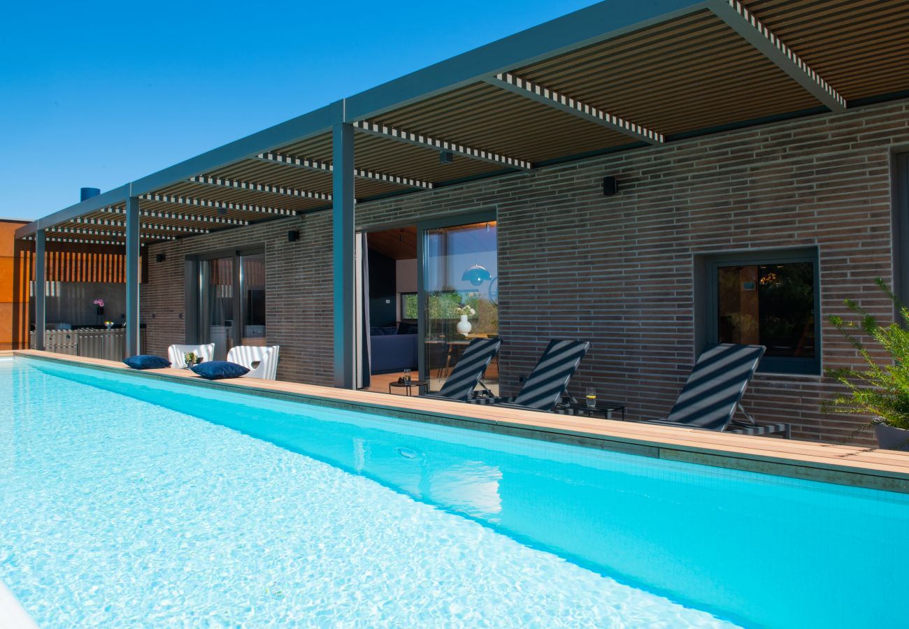 Villa in Fažana - Casa Arbor Blanco in Fažana with heated pool, sauna & sea view only 500 meters from the beach 