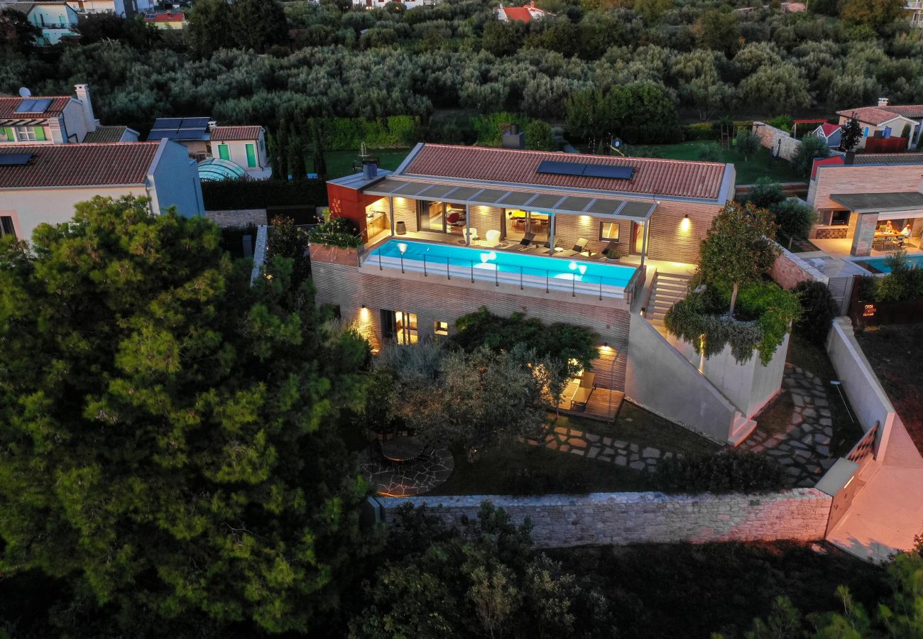 Villa in Fažana - Casa Arbor Blanco in Fažana with heated pool, sauna & sea view only 500 meters from the beach 