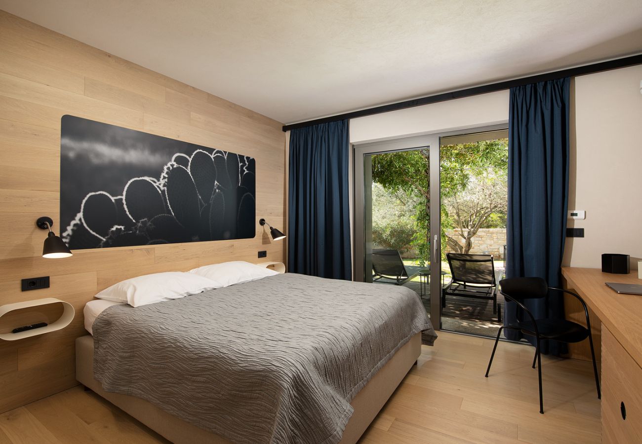 Villa in Fažana - Casa Arbor Blanco in Fažana with heated pool, sauna & sea view only 500 meters from the beach 