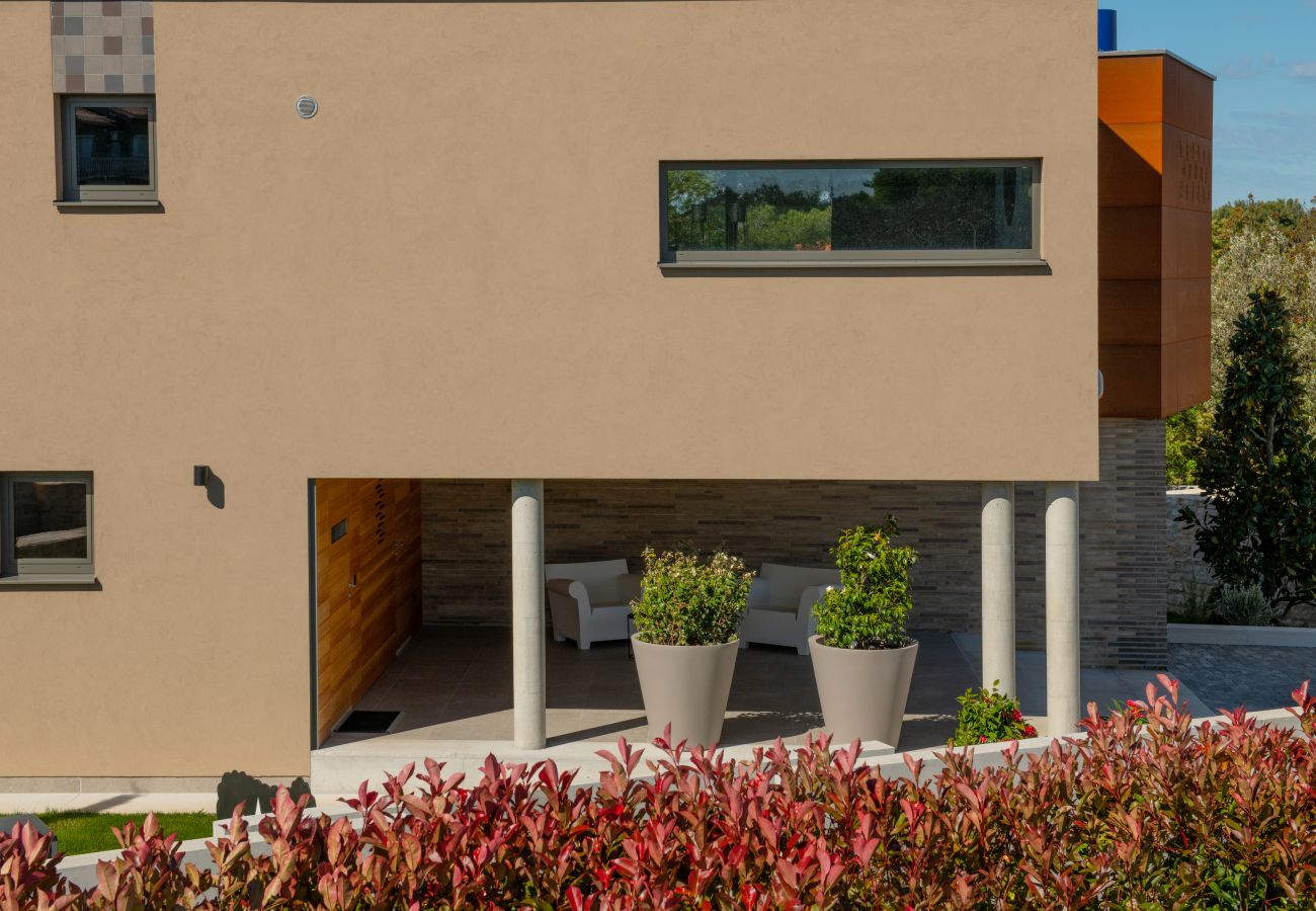 Villa in Fažana - Casa Arbor Blanco in Fažana with heated pool, sauna & sea view only 500 meters from the beach 