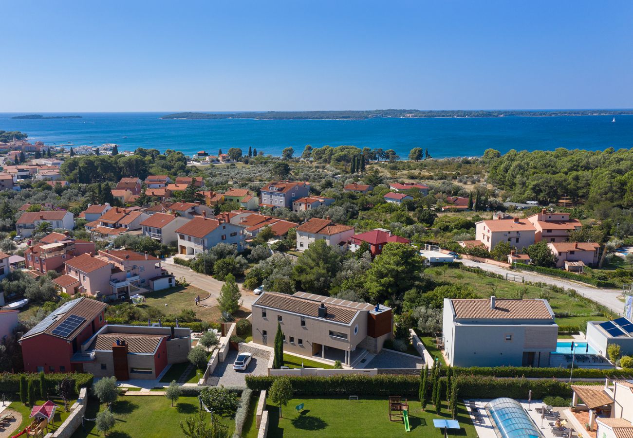 Villa in Fažana - Casa Arbor Blanco in Fažana with heated pool, sauna & sea view only 500 meters from the beach 