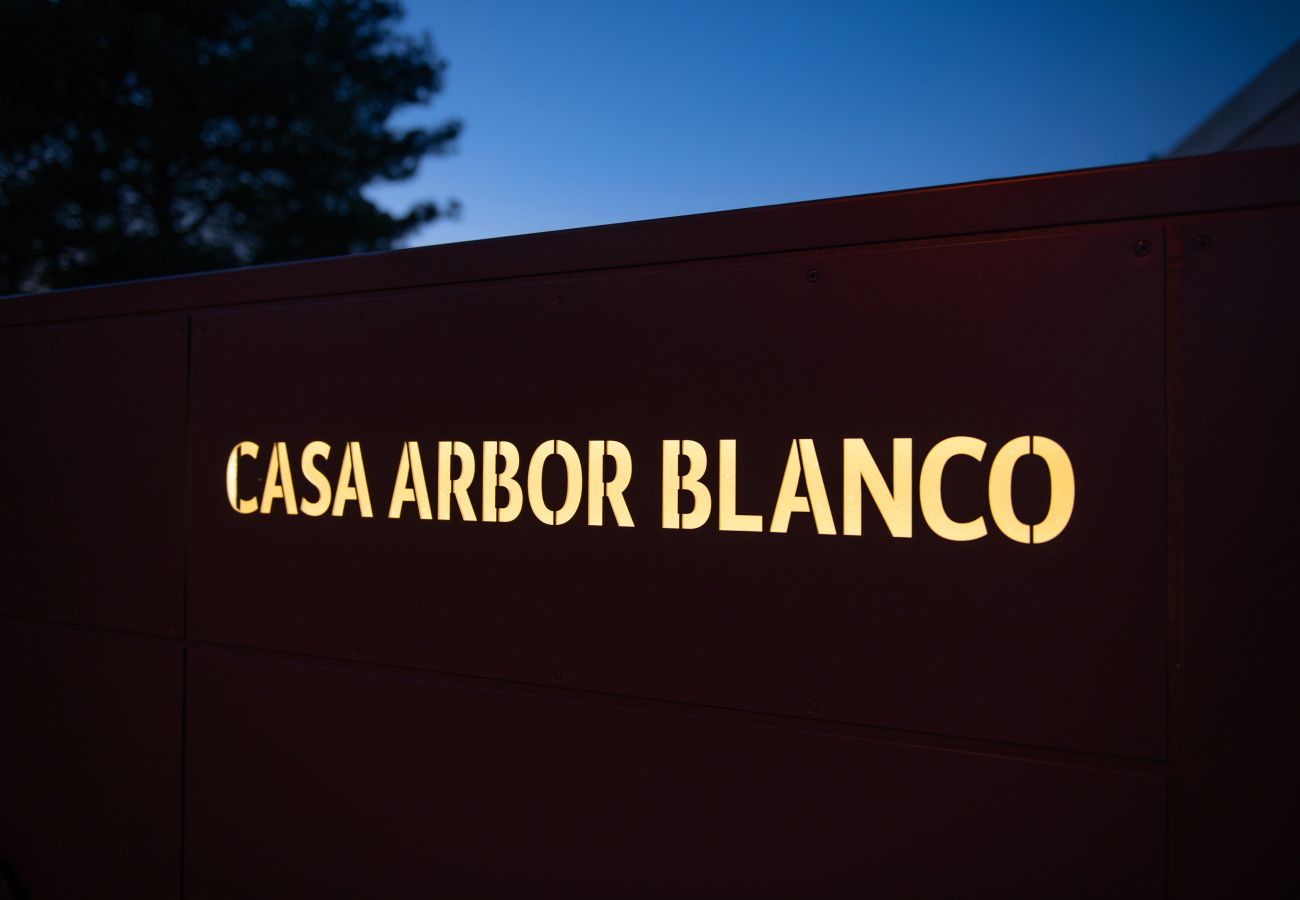 Villa in Fažana - Casa Arbor Blanco in Fažana with heated pool, sauna & sea view only 500 meters from the beach 