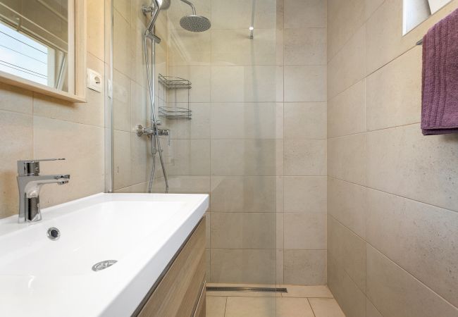 Villa in Vodnjan - Villa Angie in Central Istria for 10 persons with private heated pool & kids playground  Villa in Vodnjan - Villa Angie in Central Istria for 10 persons with private heated pool & kids playground