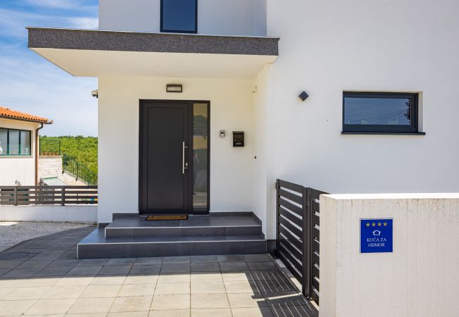 Villa in Vodnjan - Villa Angie in Central Istria for 10 persons with private heated pool & kids playground  Villa in Vodnjan - Villa Angie in Central Istria for 10 persons with private heated pool & kids playground