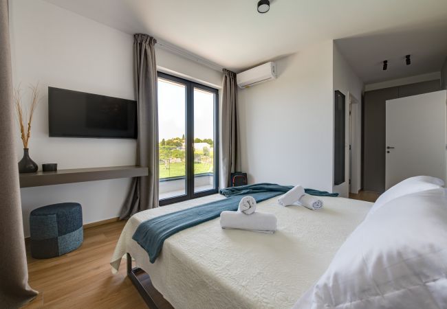 Villa in Vodnjan - Villa Arestea near Pula with heated pool, sea view, wellness & playground Villa in Vodnjan - Villa Arestea near Pula with heated pool, sea view, wellness & playground
