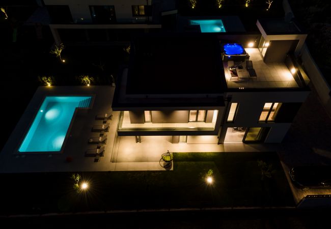 Villa in Vodnjan - Villa Arestea near Pula with heated pool, sea view, wellness & playground Villa in Vodnjan - Villa Arestea near Pula with heated pool, sea view, wellness & playground