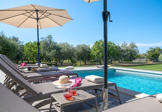 Villa in Vodnjan - Villa Arestea near Pula with heated pool, sea view, wellness & playground Villa in Vodnjan - Villa Arestea near Pula with heated pool, sea view, wellness & playground