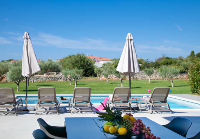Villa in Vodnjan - Villa Arestea near Pula with heated pool, sea view, wellness & playground Villa in Vodnjan - Villa Arestea near Pula with heated pool, sea view, wellness & playground
