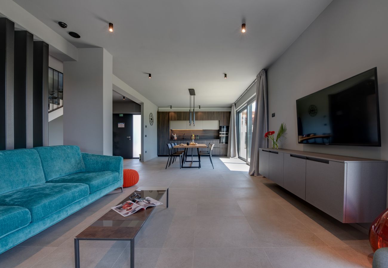 Villa in Vodnjan - Villa Arestea near Pula with sea view, wellness & playground