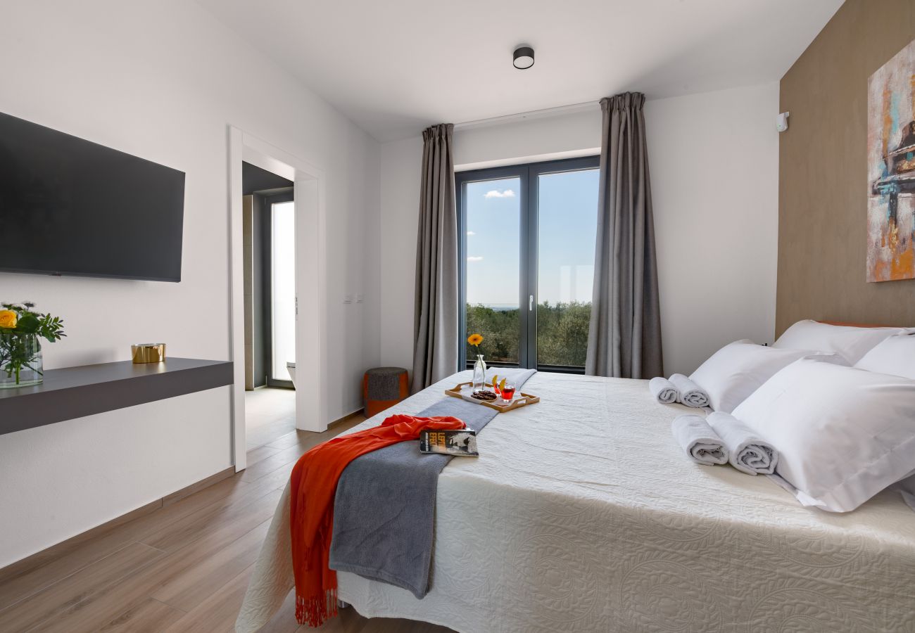 Villa in Vodnjan - Villa Arestea near Pula with sea view, wellness & playground