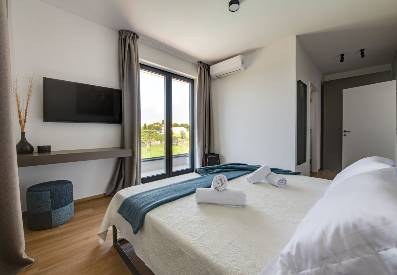 Villa in Vodnjan - Villa Arestea near Pula with sea view, wellness & playground