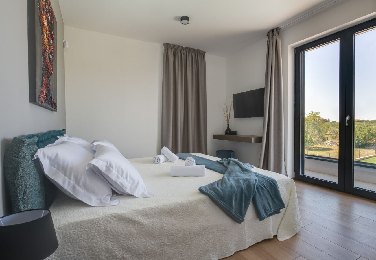 Villa in Vodnjan - Villa Arestea near Pula with sea view, wellness & playground