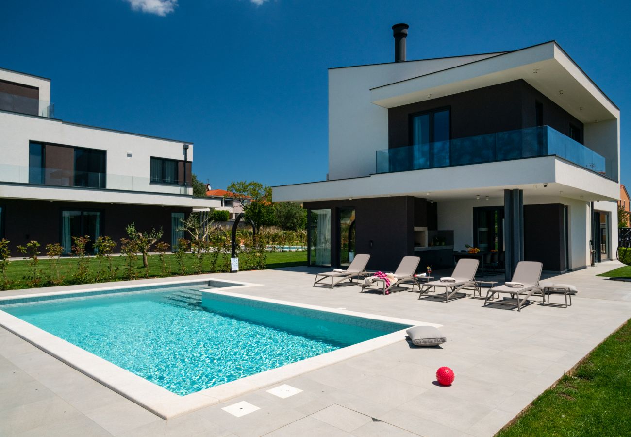 Villa in Vodnjan - Villa Arestea near Pula with sea view, wellness & playground