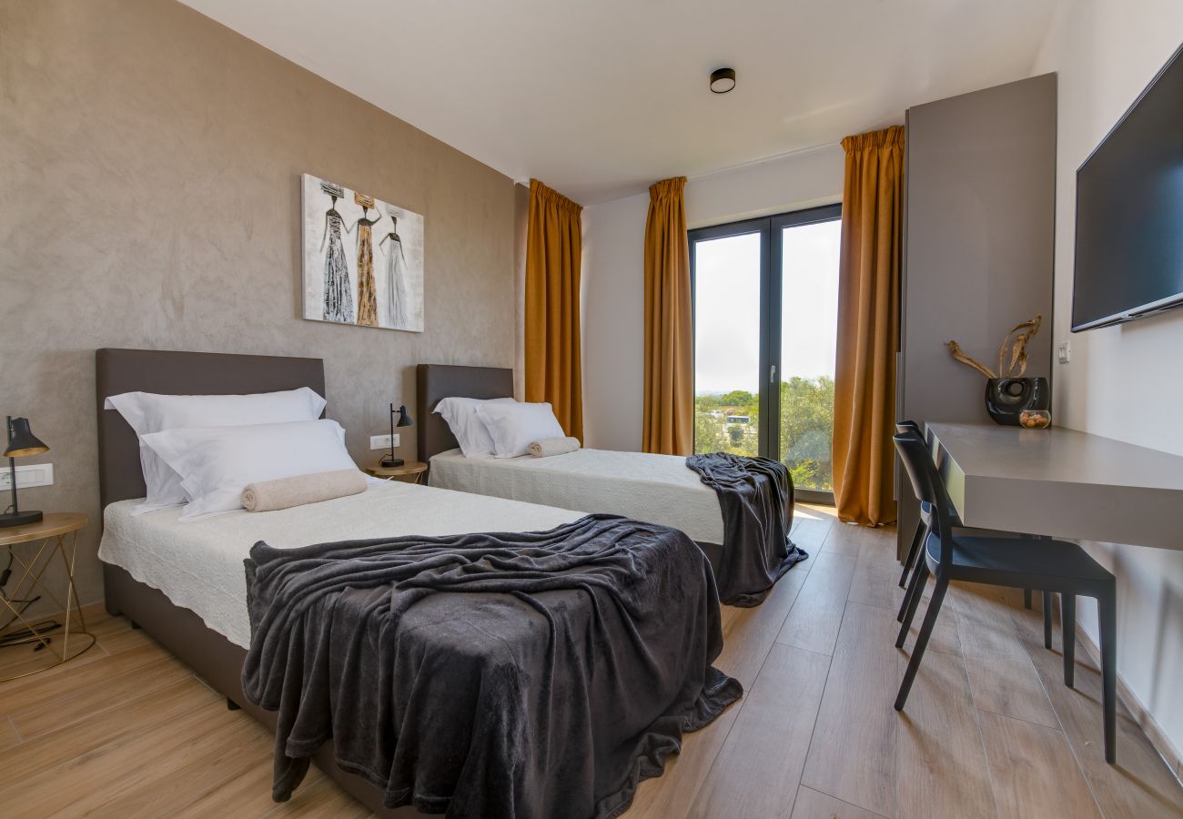 Villa in Vodnjan - Villa Arestea near Pula with sea view, wellness & playground