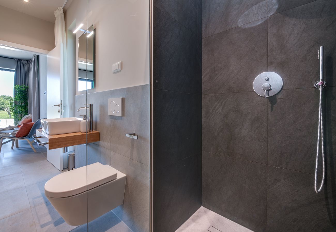 Villa in Vodnjan - Villa Arestea near Pula with sea view, wellness & playground