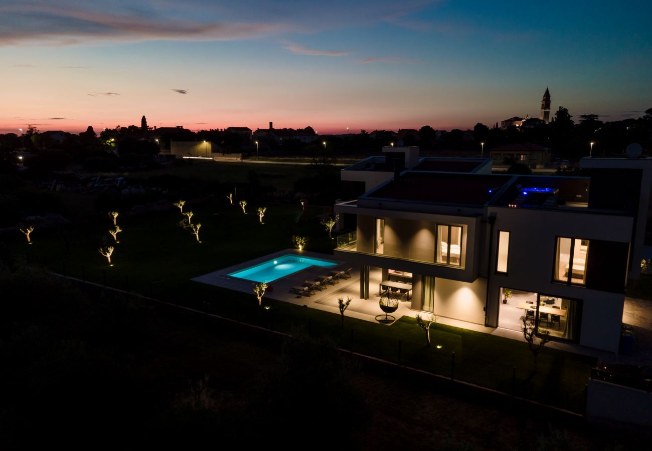 Villa in Vodnjan - Villa Arestea near Pula with sea view, wellness & playground