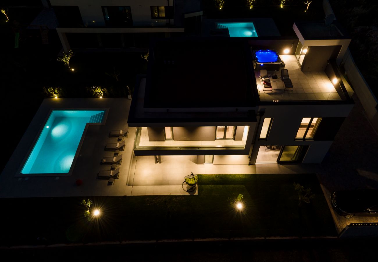 Villa in Vodnjan - Villa Arestea near Pula with sea view, wellness & playground