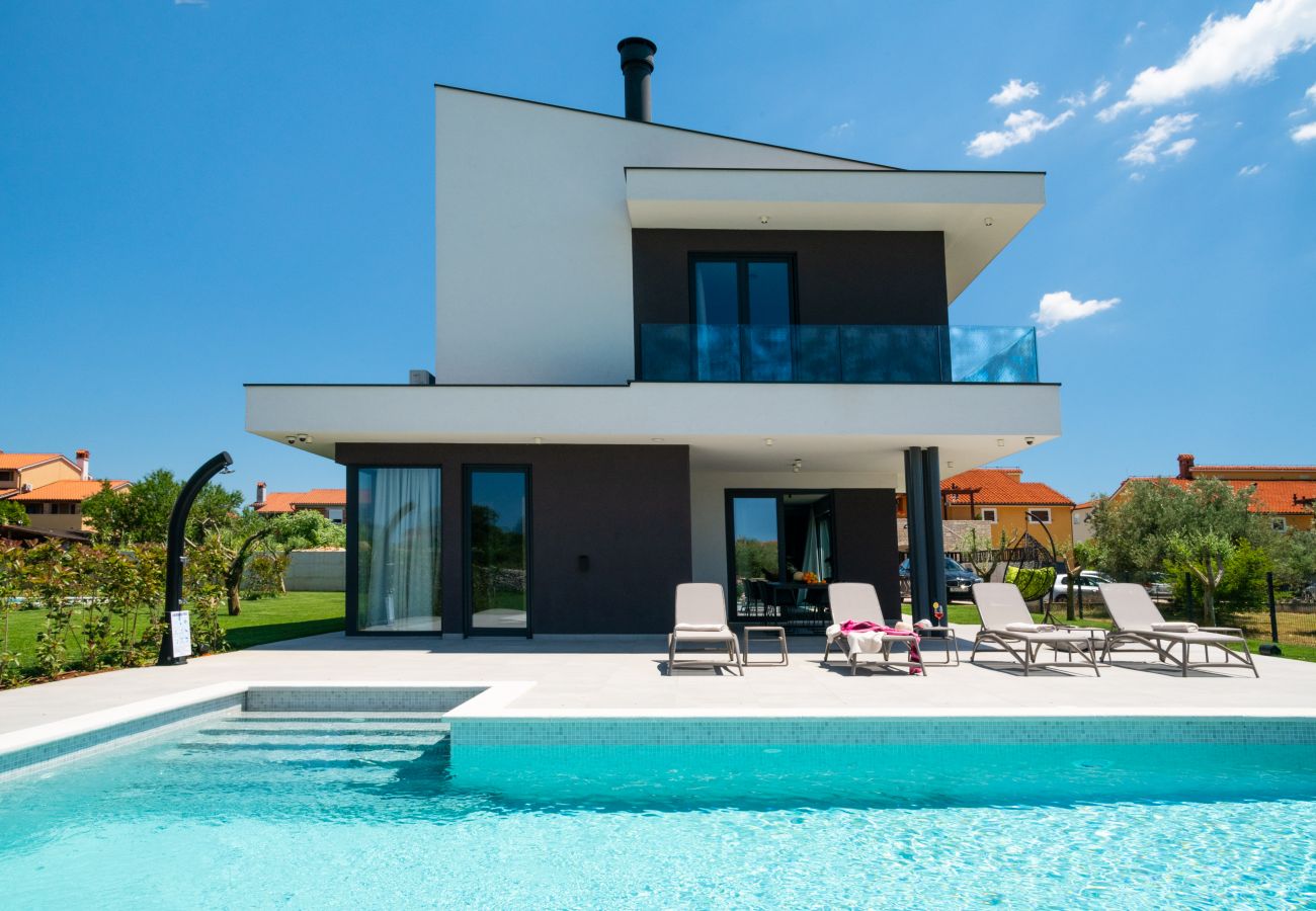 Villa in Vodnjan - Villa Arestea near Pula with sea view, wellness & playground