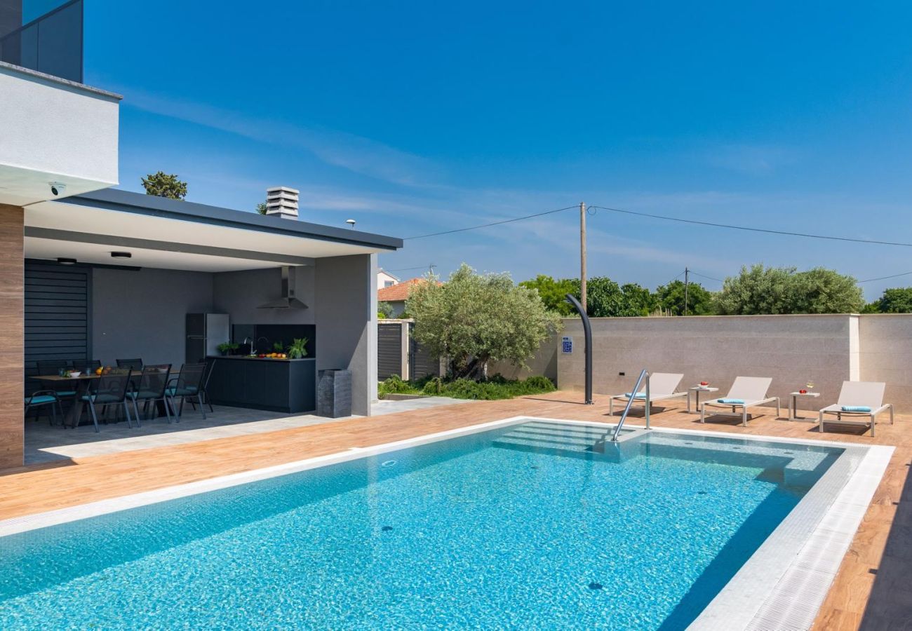 Villa in Fažana - Villa Bellatrix in Fažana with beach front and sea view