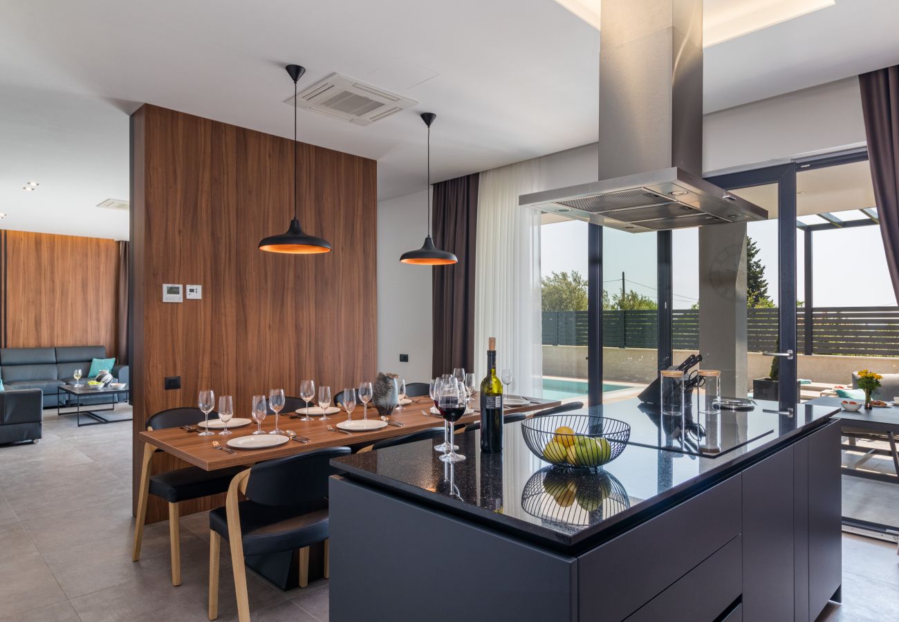 Villa in Fažana - Villa Bellatrix in Fažana with beach front and sea view