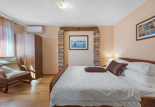 Villa in Višnjan - Villa Bucks near Poreč for 20 persons with Sea View, Whirlpool, Sauna & Fitness Villa in Višnjan - Villa Bucks near Poreč for 20 persons with Sea View, Whirlpool, Sauna & Fitness