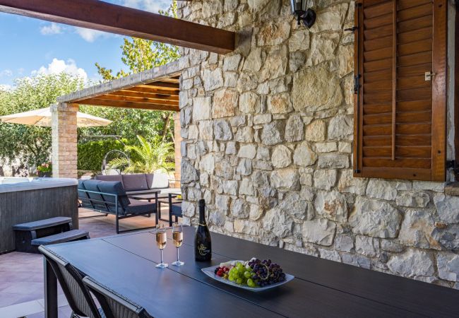 Villa in Višnjan - Villa Bucks near Poreč for 20 persons with Sea View, Whirlpool, Sauna & Fitness Villa in Višnjan - Villa Bucks near Poreč for 20 persons with Sea View, Whirlpool, Sauna & Fitness