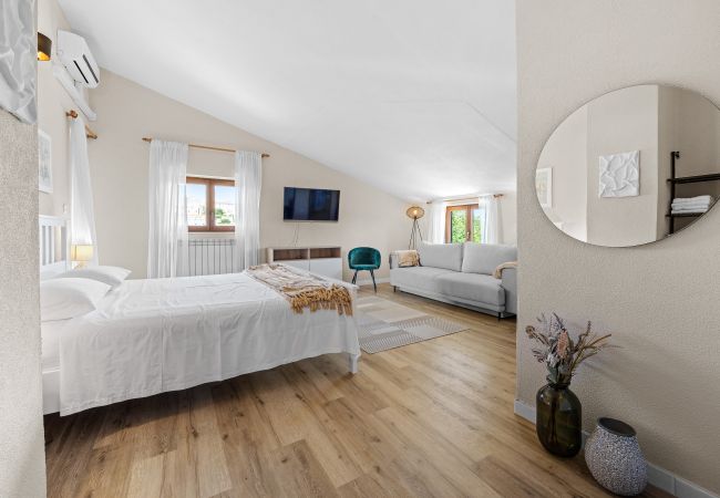 Villa in Višnjan - Villa Bucks near Poreč for 20 persons with Sea View, Whirlpool, Sauna & Fitness Villa in Višnjan - Villa Bucks near Poreč for 20 persons with Sea View, Whirlpool, Sauna & Fitness