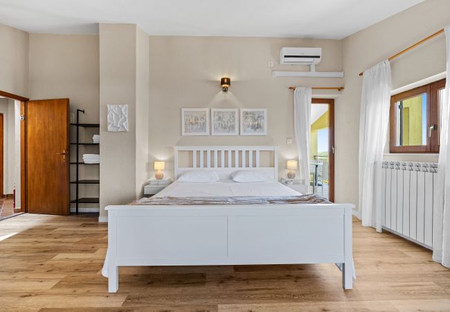 Villa in Višnjan - Villa Bucks near Poreč for 20 persons with Sea View, Whirlpool, Sauna & Fitness Villa in Višnjan - Villa Bucks near Poreč for 20 persons with Sea View, Whirlpool, Sauna & Fitness