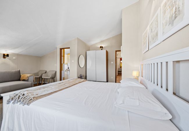 Villa in Višnjan - Villa Bucks near Poreč for 20 persons with Sea View, Whirlpool, Sauna & Fitness Villa in Višnjan - Villa Bucks near Poreč for 20 persons with Sea View, Whirlpool, Sauna & Fitness