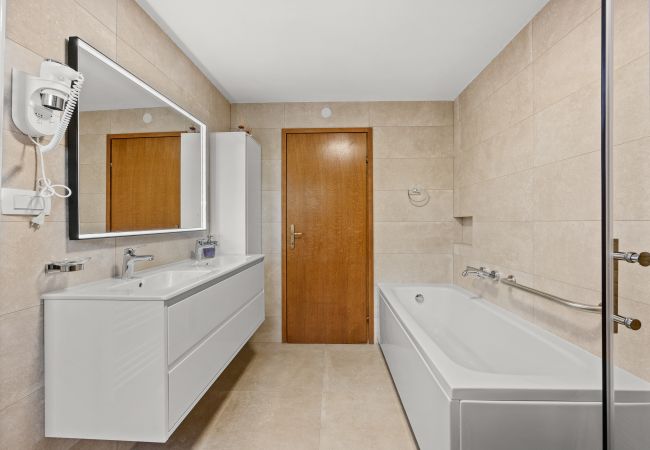 Villa in Višnjan - Villa Bucks near Poreč for 20 persons with Sea View, Whirlpool, Sauna & Fitness Villa in Višnjan - Villa Bucks near Poreč for 20 persons with Sea View, Whirlpool, Sauna & Fitness