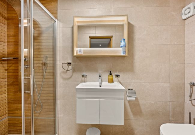 Villa in Višnjan - Villa Bucks near Poreč for 20 persons with Sea View, Whirlpool, Sauna & Fitness Villa in Višnjan - Villa Bucks near Poreč for 20 persons with Sea View, Whirlpool, Sauna & Fitness