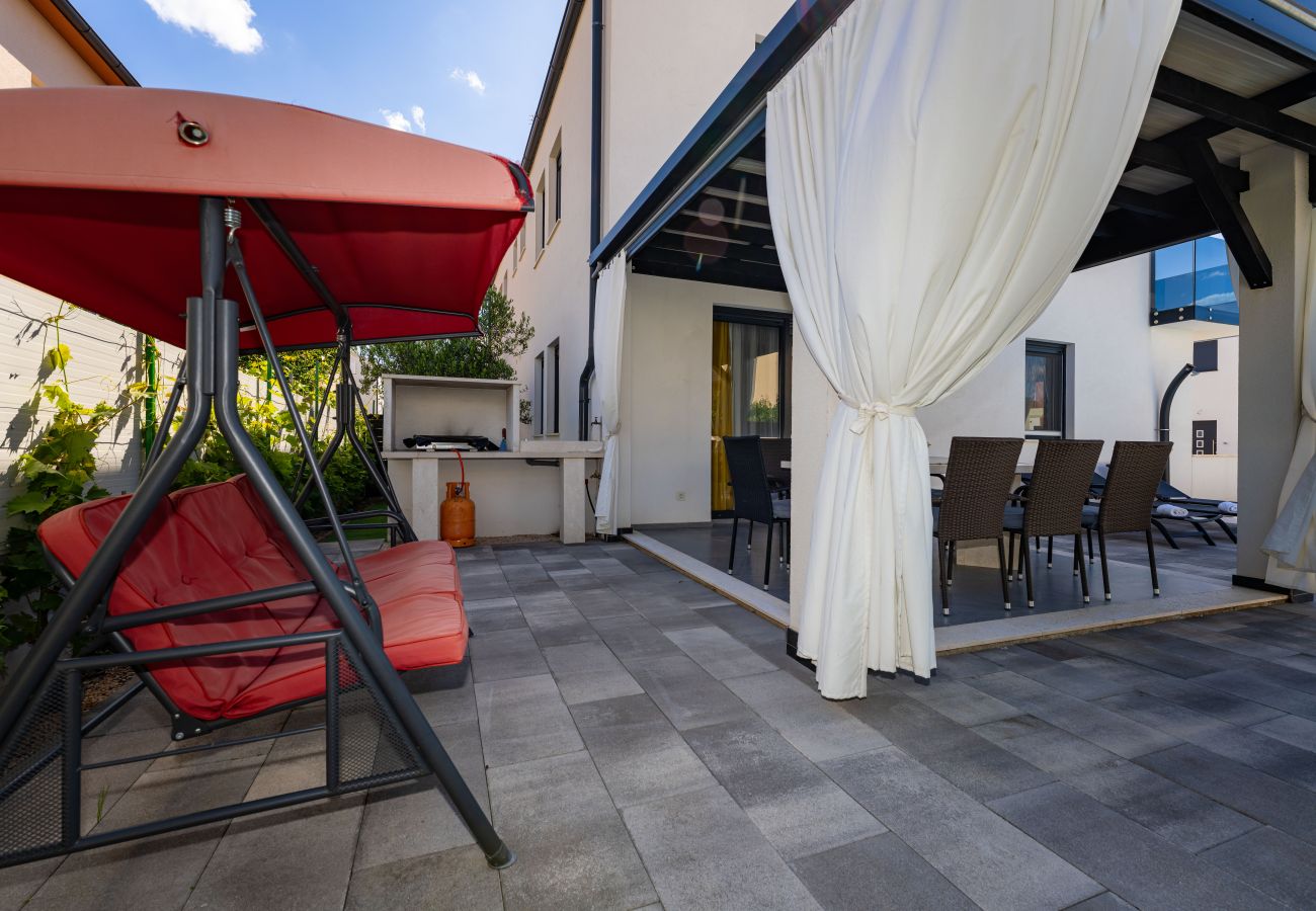 Villa in Vodice - Villa Essenza Rossa in Vodice only 650 meters from the beach