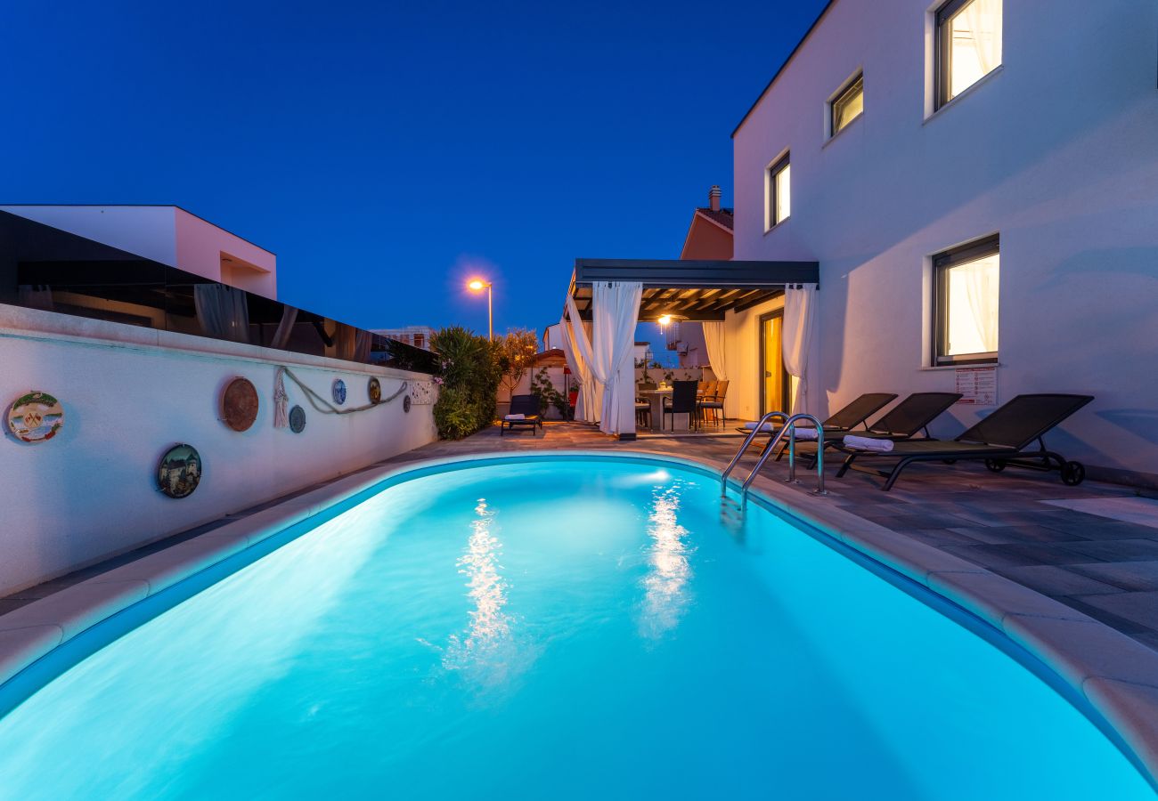 Villa in Vodice - Villa Essenza Rossa in Vodice only 650 meters from the beach