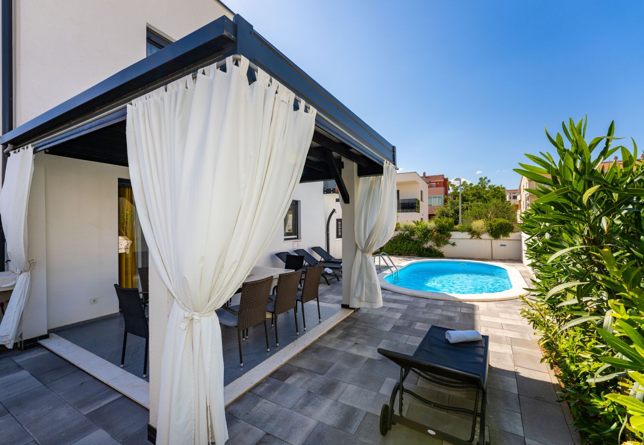 Villa in Vodice - Villa Essenza Rossa in Vodice only 650 meters from the beach