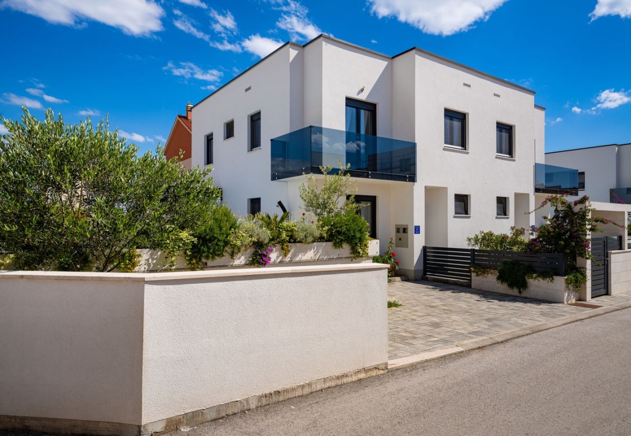 Villa in Vodice - Villa Essenza Rossa in Vodice only 650 meters from the beach