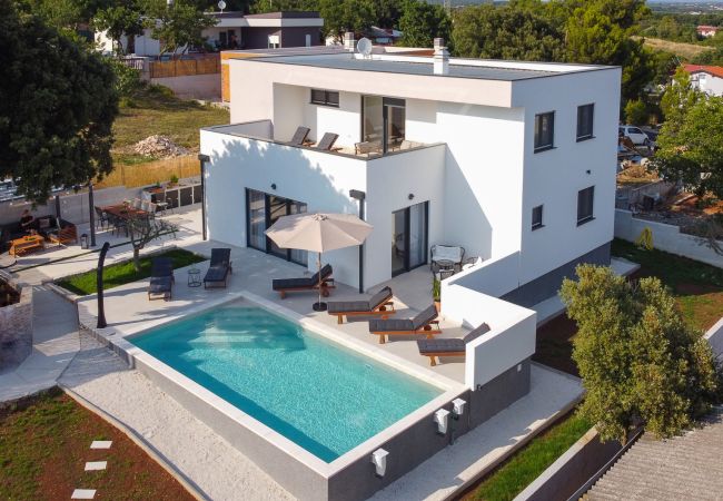Villa in Vintijan - Villa Hana near Pula with private 32 m2 pool & only 2 km from the beach