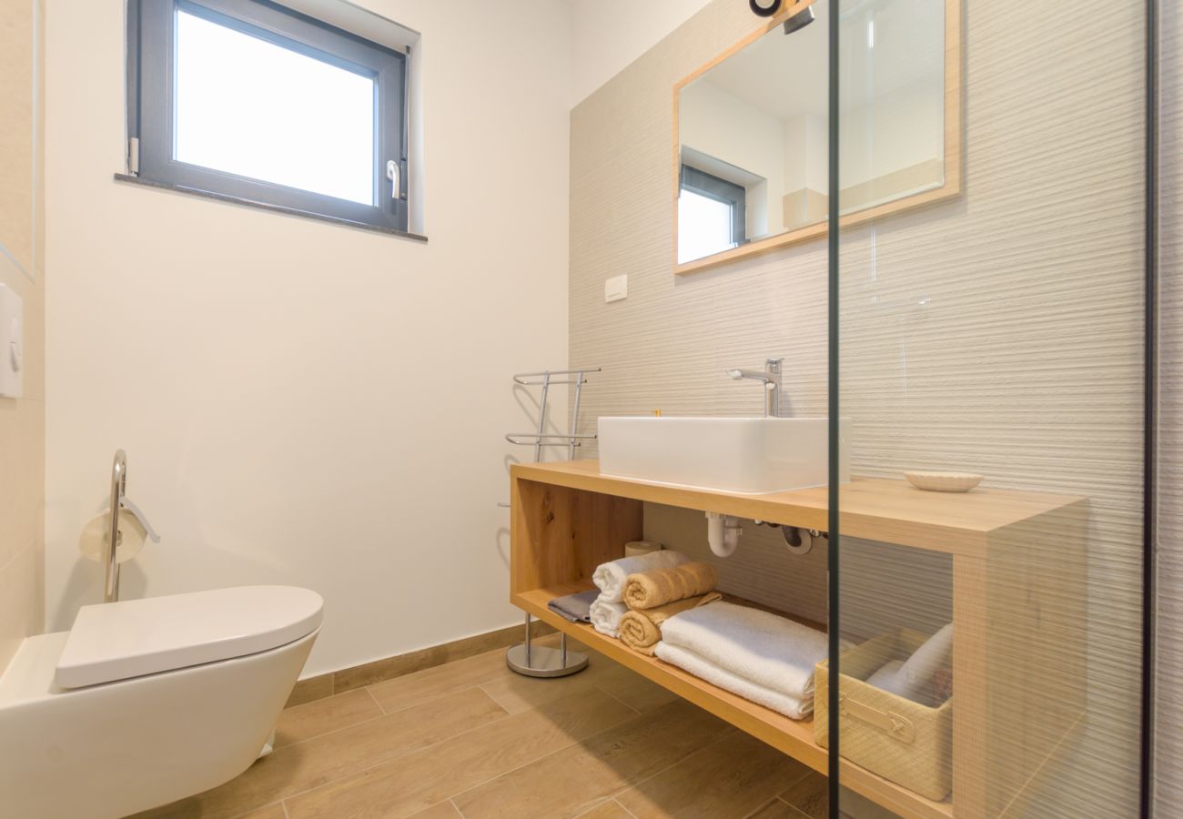 Villa in Vintijan - Villa Hana near Pula with private 32 m2 pool & only 2 km from the beach