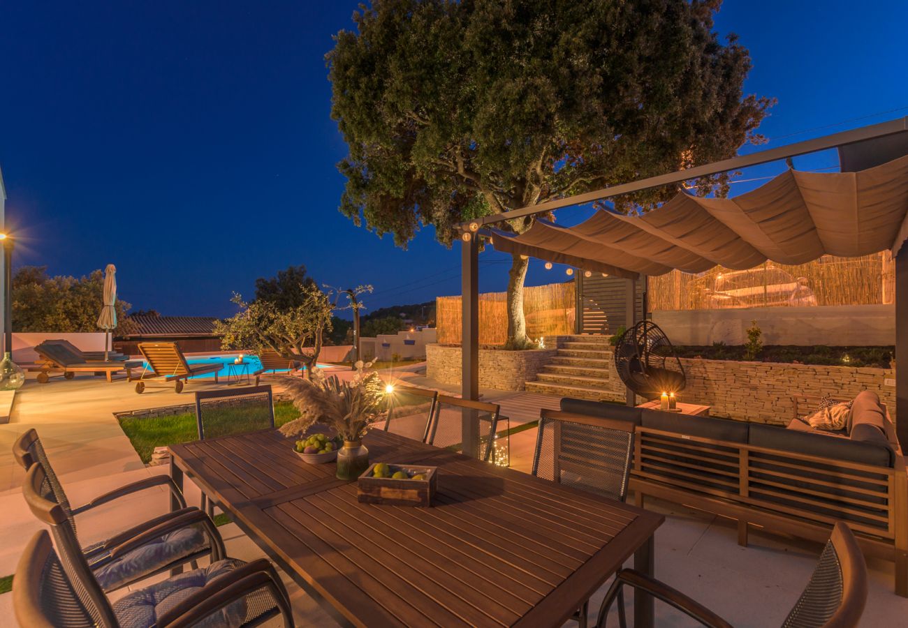 Villa in Vintijan - Villa Hana near Pula with private 32 m2 pool & only 2 km from the beach