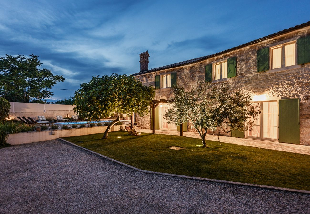 Villa in Peruški - Villa Katja near Pula with whirlpool only 3 km from the beach