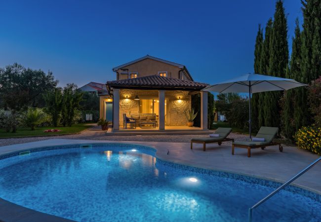 Villa in Fažana - Villa Luka in Fažana with pool & playground only 600 meter from the beach 