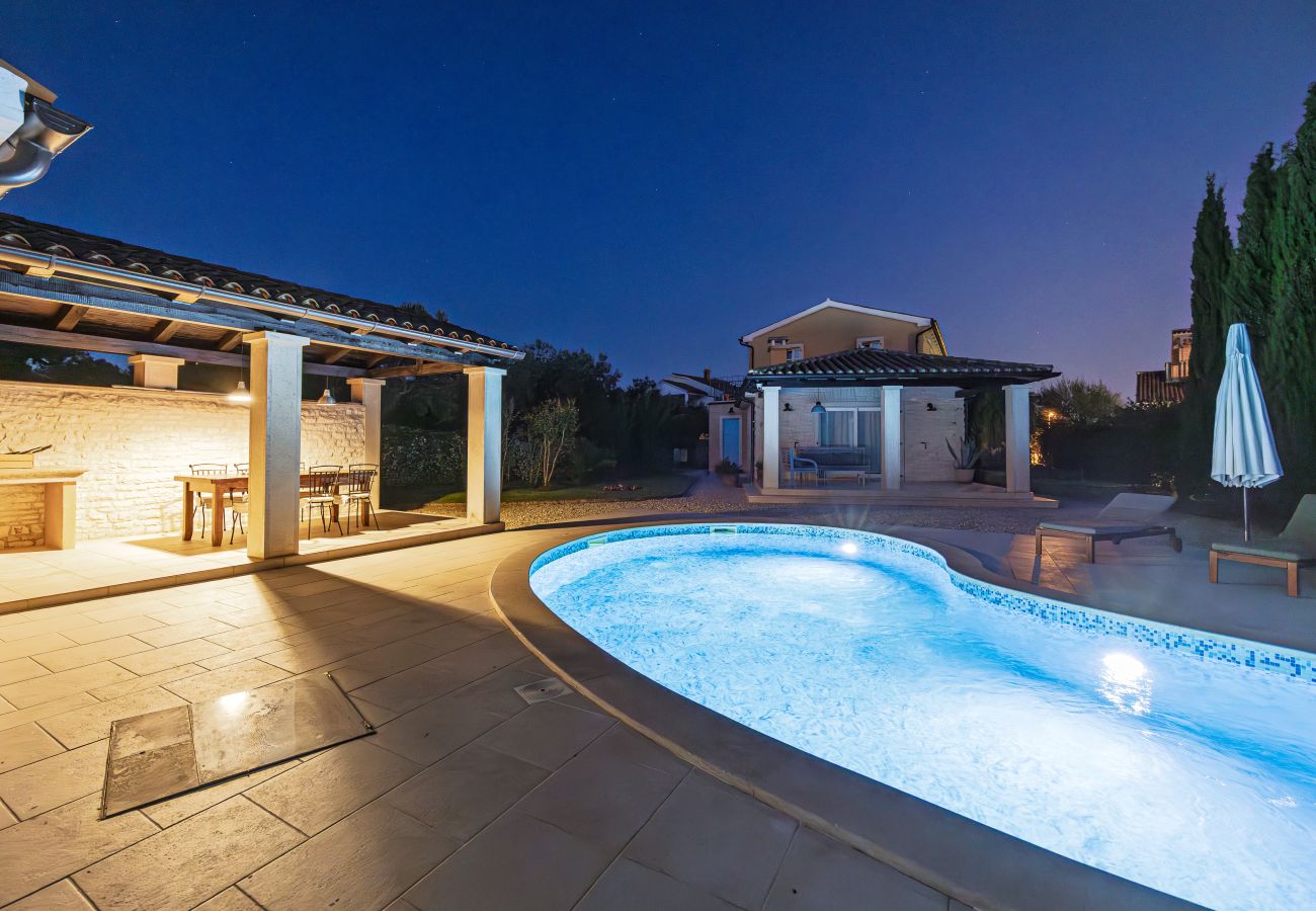Villa in Fažana - Villa Luka in Fažana with pool & playground only 600 meter from the beach 