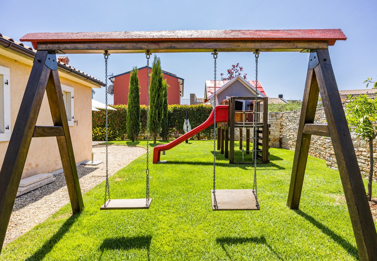 Villa in Fažana - Villa Luka in Fažana with pool & playground only 600 meter from the beach 