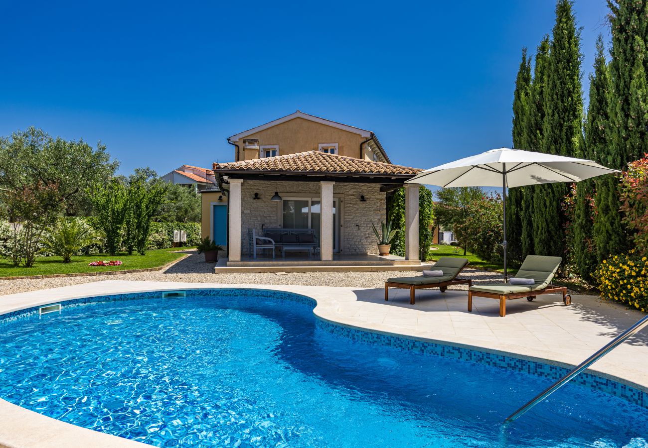Villa in Fažana - Villa Luka in Fažana with pool & playground only 600 meter from the beach 